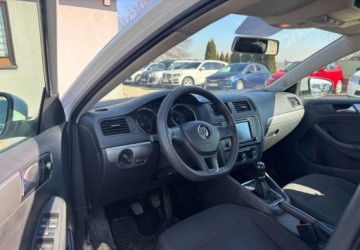Volkswagen Jetta VI Sedan Facelifting 2.0 TDI 110KM 2016 Volkswagen Jetta Polski salon 2.0 Diesel 110KM, zdjęcie 12