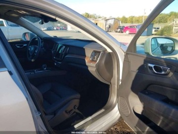 Volvo XC60 II 2023 Volvo XC 60 B5 Plus Bright Theme 2023 2.0l 2.0 Benzyna 247KM, zdjęcie 9