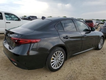 Alfa Romeo Giulia II Sedan 2.0 TBi 280KM 2018 Alfa Romeo Giulia Alfa Romeo Giulia Ti Sport AWD z 2018 roku od ubezpiecza, zdjęcie 4