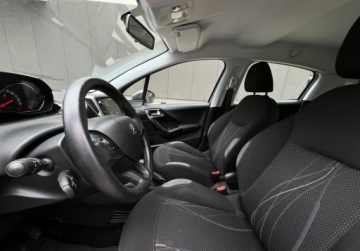 Peugeot 208 I Hatchback 3d 1.2 VTI 82KM 2013 Peugeot 208 Czujniki Parkowania Climatronic Alu Warszawa 1.2 Benzyna 82KM, zdjęcie 8