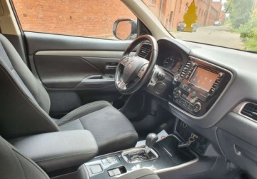 Mitsubishi Outlander III 2018 Mitsubishi Outlander 4WD Intense PLUS Kamera GetHelp 2.3 Diesel, zdjęcie 9