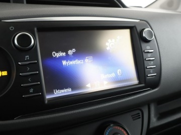 Toyota Yaris III Hatchback 5d Facelifting 2017 1.5 Dual VVT-iE 111KM 2019 Toyota Yaris kamera klima, zdjęcie 24