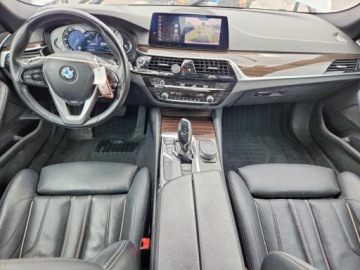 BMW Seria 5 G30-G31 2019 BMW Seria 5 BMW serii 5 530e xDrive iPerformance z 2019 roku, hybryda plug, zdjęcie 8