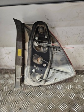 HONDA FR-V 2006 ZADNÍ STRANA PRAVÁ SVĚTLO