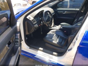 Mercedes Klasa C W204 2008 Mercedes-Benz Klasa C 63 AMG 2008 6.3l 6.3 Benzyna 451KM, zdjęcie 9