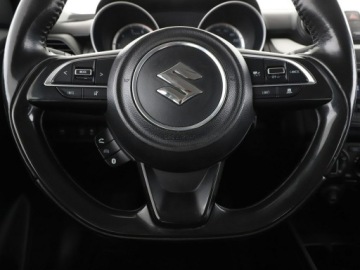 Suzuki Swift VI Hatchback Facelifting 1.2 DualJet SHVS 83KM 2021 Suzuki Swift mHEV klima tempomat, zdjęcie 20