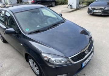 Kia Ceed I Hatchback 5d Facelifting 1.4 DOHC CVVT 90KM 2010 Kia Ceed Kia Ceed 1.4 CVVT Attract 1.4 Benzyna 90KM, zdjęcie 9