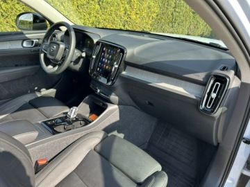 Volvo XC40 Crossover Facelifting 2.0 B5 250KM 2023 Volvo XC 40 B5 AWD R-Design, zdjęcie 13