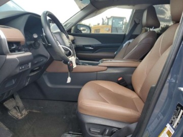 Toyota 2024 Toyota Grand Highlander 2024 r., 2,4L XLE 2.4 Benzyna 262KM, zdjęcie 8