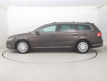 Volkswagen Passat B7 Variant 1.6 TDI CR DPF BlueMotion 105KM 2012 VW Passat 1.6 TDI, Navi, Klima, Klimatronic, zdjęcie 2