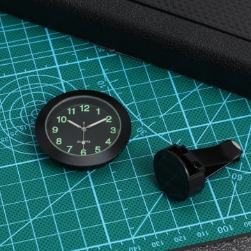 ЧАСЫ НА ПАНЕЛИ АВТОМОБИЛЯ. ЧАСЫ С ПОДСВЕТКОЙ.