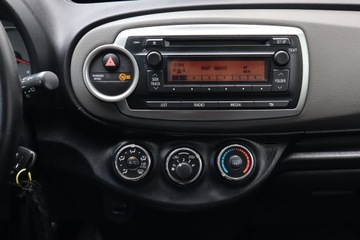 Toyota Yaris III Hatchback 5d 1.0 VVT-i 69KM 2013 Toyota Yaris 1.0 VVT-i, Salon Polska, Klima, zdjęcie 12