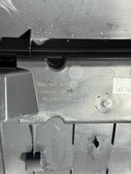 AUDI Q3 TAPICERLA BOCZEK TYLNEJ KLAPY BAGAŻNIKA