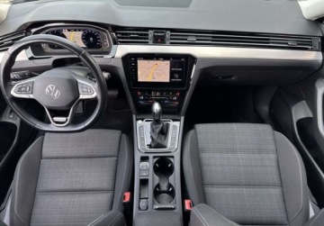Volkswagen Passat B8 Variant Facelifting 2.0 TDI SCR 200KM 2022 Volkswagen Passat 2.0TDI 200KM 4MOTION Business DCC ACC Hak Webasto Matrix, zdjęcie 16