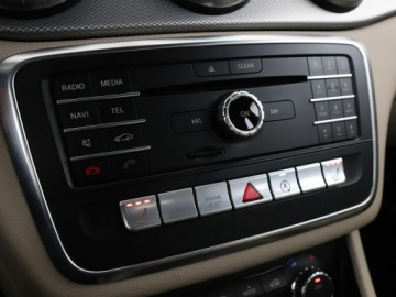 Mercedes CLA C117 Shooting Brake 1.6 180 122KM 2016 Mercedes CLA 180 automat skóra klima auto navi, zdjęcie 25