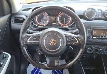 Suzuki Swift VI Hatchback Facelifting 1.2 DualJet SHVS 83KM 2020 Suzuki Swift 1.2 Dualjet SHVS Premium 1.2 Benzyna 83KM, zdjęcie 8