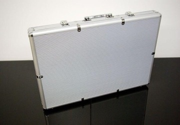 ULTIMATE ПОКЕРНЫЙ НАБОР 1000 ПОКЕРНЫХ ФИШЕК