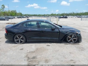 Volvo S60 III 2024 Volvo S60 b5 Plus Dark Theme, 2024r., 2.0L 2.0 Benzyna 247KM, zdjęcie 4