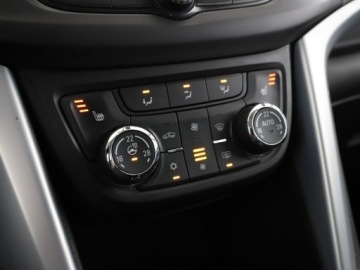 Opel Zafira C Tourer Facelifting 1.4 Turbo 140KM 2017 Opel Zafira klima auto grzane fotele i kierownica, zdjęcie 25