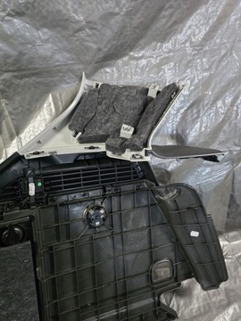 TAPICERKA BOCZEK BAGAŻNIKA PRAWY AUDI A3 8V