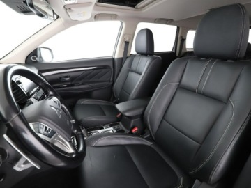 Mitsubishi Outlander III SUV PHEV Facelifting 2017 2.0 203KM 2017 Mitsubishi Outlander PHEV 4x4 automat skóra el., zdjęcie 12