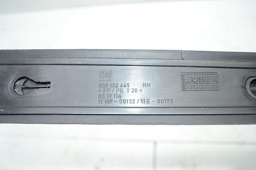 Уплотнитель стойки двери правый ZAFIRA A 009132665