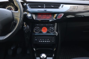 Citroen C3 II Hatchback facelifting 1.2 VTi 82KM 2014 Citroen C3 1.2 PureTech, Salon Polska, Klima, zdjęcie 11