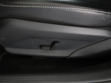 Mercedes Klasa C W205 2017 Mercedes C 180 Czujniki, Aut.klima, Navi, Skóra, zdjęcie 33