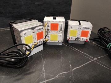 СВЕТОДИОДНАЯ ЛАМПА ДЛЯ ВЫРАЩИВАНИЯ РАСТЕНИЙ 70ВТ НА РАДИАТОРЕ - ПОЛНЫЙ СПЕКТР / БЕЛЫЙ