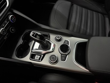 Alfa Romeo Giulia II Sedan Facelifting 2023 2.0 GME Turbo 280KM 2024 Alfa Romeo Giulia Q4 Veloce / Harman/kardon / Szyb, zdjęcie 23