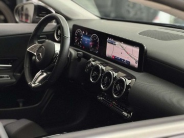 Mercedes CLA C118/X118 Coupe Facelifting 1.3 200 163KM 2024 Mercedes-Benz CLA 7G-DCT Kamera cofania CarPlayAndroid Auto LED FV23, zdjęcie 36