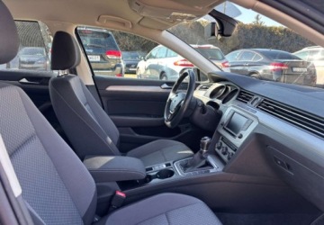 Volkswagen Passat B8 Variant 1.6 TDI BlueMotion SCR 120KM 2017 Volkswagen Passat Polski salon 1.6 Diesel 120KM, zdjęcie 9