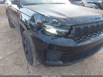 Jeep Grand Cherokee V 2023 Jeep Grand Cherokee 2023 JEEP GRAND CHEROKEE ALTITUDE 4X4 3.6 Benzyna 293KM, zdjęcie 15