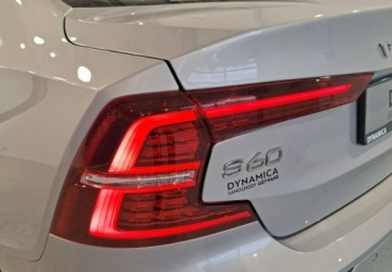 Volvo S60 III 2022 Volvo S60 VAT 23 Plus Bright 2.0 B4 mHEV 197KM automat 2022 r., salon PL H, zdjęcie 2