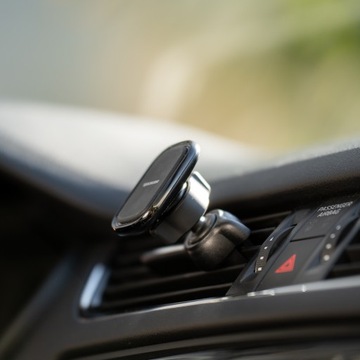 Магнитный держатель для телефона в машину с клетчатым узором