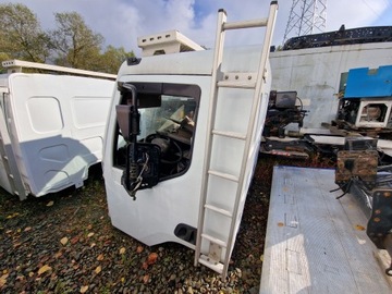 Kabina Renault Midlum 220 (bez foteli, lusterek)