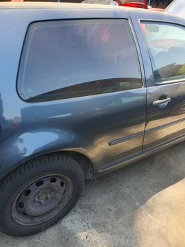 SKLO (OKNO) BOČNÍ KAROSERIE TÓNOVANÁ VW GOLF 4 3 DVEŘE