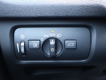 Volvo V40 II Cross Country Facelifting 2.0 T4 190KM 2018 Volvo V40 Cross Country 2.0 T4 AWD, Salon Polska, zdjęcie 17