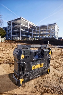 СТРОИТЕЛЬНАЯ РАДИО С ЗАРЯДНЫМ УСТРОЙСТВОМ TOUGHSYSTEM 45 Вт RMS DeWalt DWST1-81078