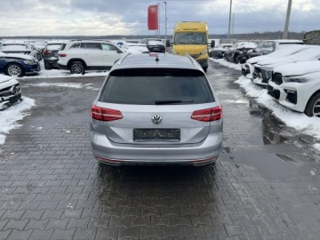 Volkswagen Passat B8 Variant 2.0 TDI BlueMotion SCR 190KM 2018 Volkswagen Passat Variant R-Line Highline Automat, zdjęcie 5