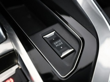 Peugeot 5008 II Crossover Facelifting 1.2 PureTech 130KM 2022 Peugeot 5008 FV23% 7 os. automat virtual cocpit, zdjęcie 29