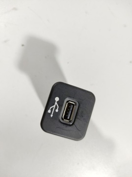 JEEP COMPASS 17R- VSTUP HNÍZDO USB