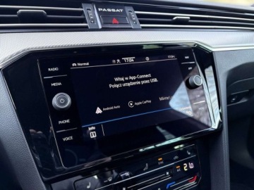 Volkswagen Passat B8 Variant Facelifting 2.0 TDI SCR 200KM 2022 Volkswagen Passat R-Line 4Mot. HarmanKardon LED Matrix Hak Kamera Cofania, zdjęcie 19