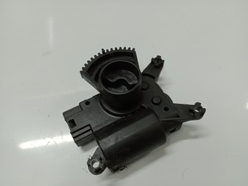 FIAT GRANDE PUNTO EVO MOTOREK KRYT RADIÁTORU TOPENÍ AUTOMATICKÁ KLIMA