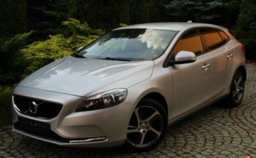 Volvo V40 II Hatchback Facelifting 2.0 D2 120KM 2018 Volvo V40 Volvo V40 Egzemplarz w doskonalym stanie Oplacony II (2012-)