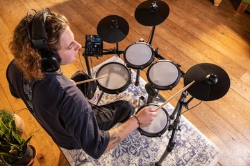 Электронные барабаны Alesis Nitro Max + Iron Cobra Twin Pack