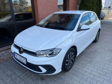 Volkswagen Polo VI Hatchback 5d Facelifting 1.0 TSI 95KM 2022 Volkswagen Polo 1.0 benzyna 95 KM zarejestrowany w PL zadbany mozliwa