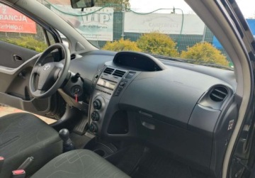 Toyota Yaris II Hatchback 5d 1.0 VVT-i 69KM 2010 Toyota Yaris ZADBANA Brak Korozji Klima Elektryka Gwarancja Benzyna, zdjęcie 17