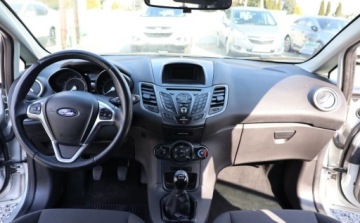Ford Fiesta VII Hatchback 3d Facelifting 1.25 82KM 2016 Ford Fiesta Klimatyzacja, Wielofunkcyjna kierownica, Elektryczne szyby 1.2, zdjęcie 4