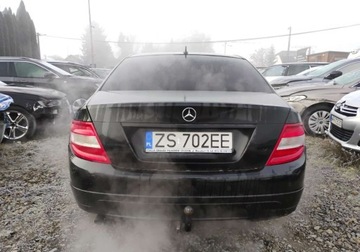 Mercedes Klasa C W204 Limuzyna 1.8 180 K 156KM 2008 Mercedes-Benz Klasa C 11.2008. 1.8 Benzyna. Uszkodzony przod. Jezdzi. 1.8, zdjęcie 17